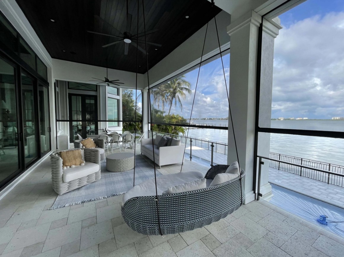 motorized-retractable-screens Motorized Retractable Screen