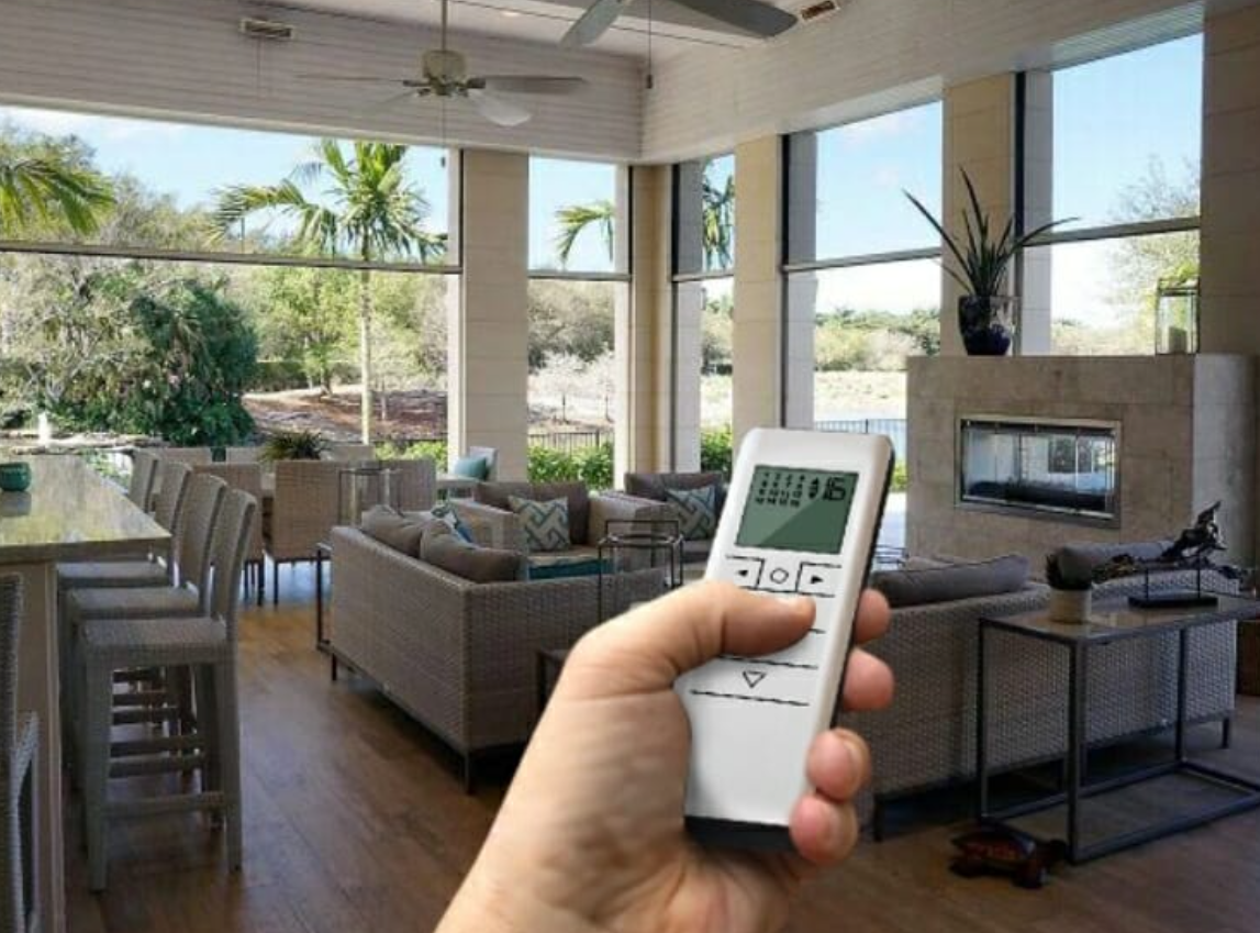 retractable-screen Retractable vs Traditional Patio Screen