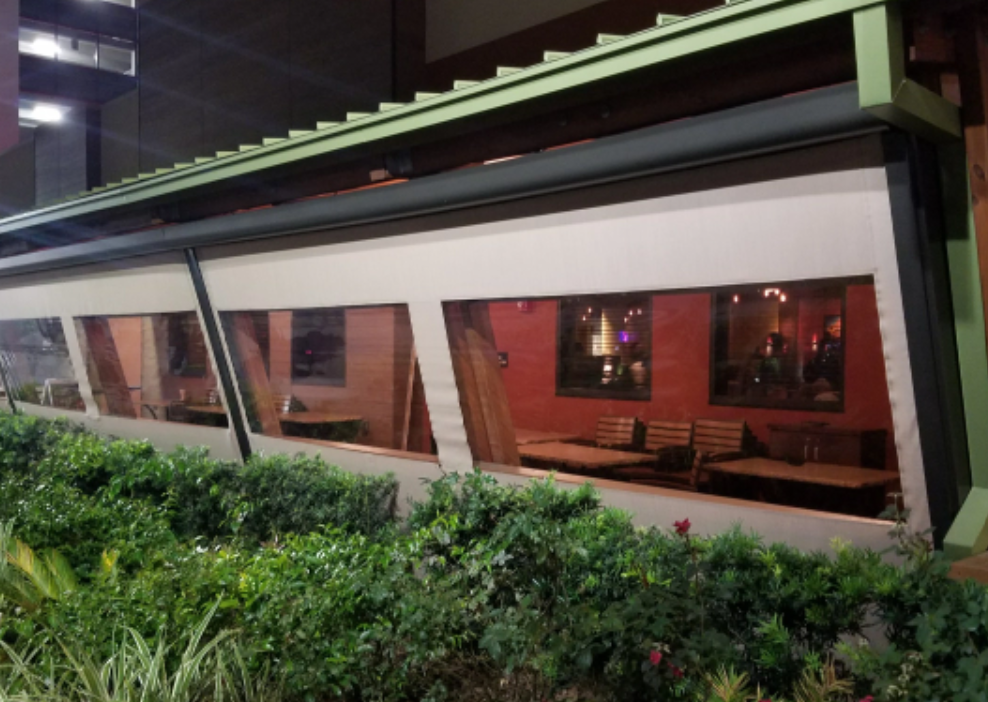 outdoor restaurant patio enclosure