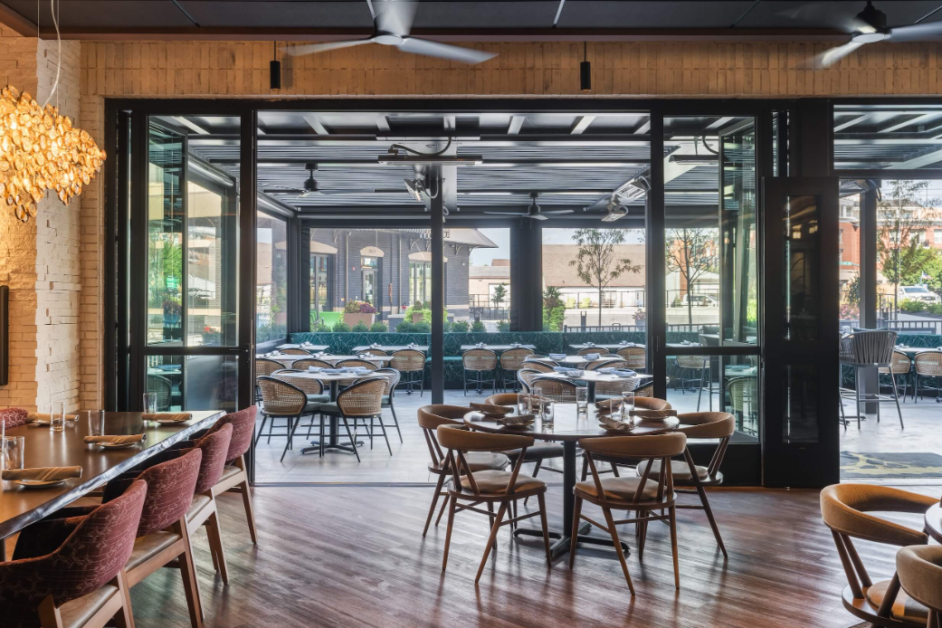 patio-enclosure-for-restaurant-and-bar